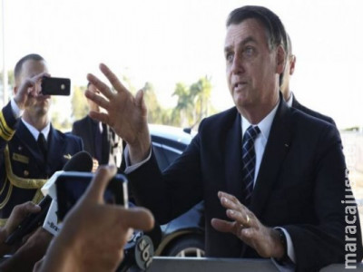 Bolsonaro levanta suspeita sobre ONGs por queimadas na Amazônia 