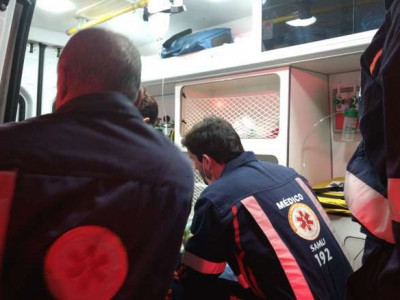 Jovem é baleado e pede ajuda em igreja