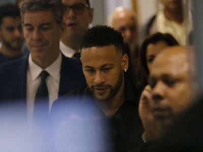 Justiça determina arquivamento de processo contra Neymar