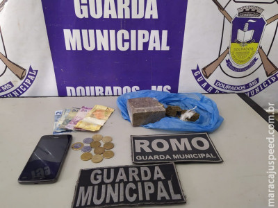 Trio é flagrado com maconha