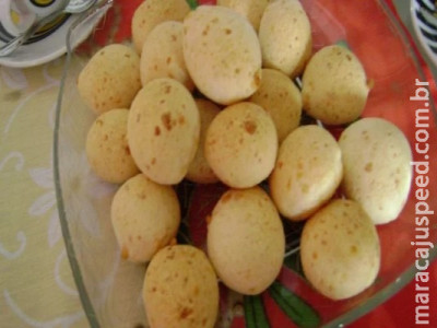 Fácil e delicioso pão de queijo que leva apenas 3 ingredientes