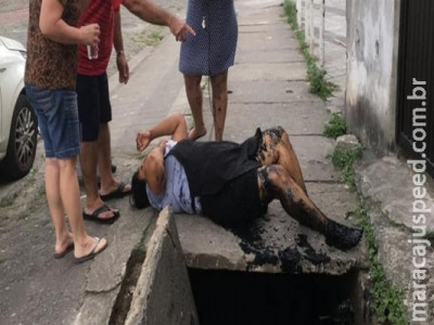 Mulher cai dentro de bueiro com dois metros de profundidade