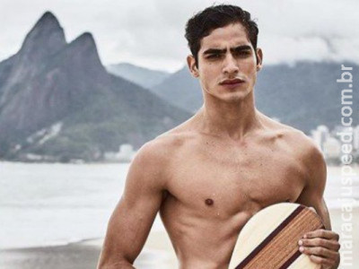 Novo galã da Globo, Jhona Burjack aparece sem cueca em vídeo 