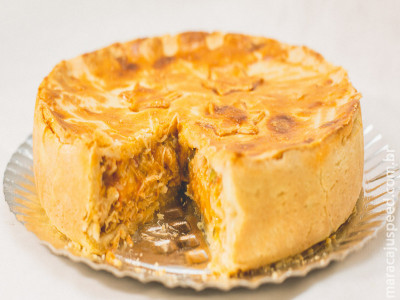 Delicioso empadão de frango cremoso