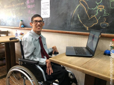 Paralisia cerebral não impediu Geraldo de escrever um livro