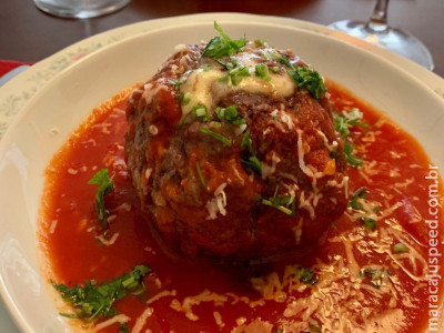 Polpetone recheado com queijo