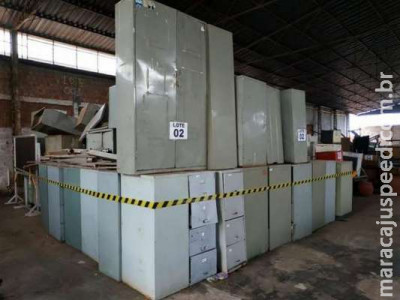 Governo promove leilão com 10 lotes de mobiliário