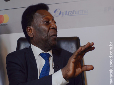 Pelé comemora 50 anos de seu histórico milésimo gol na carreira