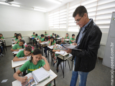 Professores contratados terão que acertar metade da prova