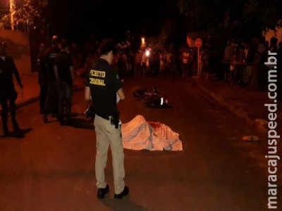Acidente entre carro e carreta deixa professora morta