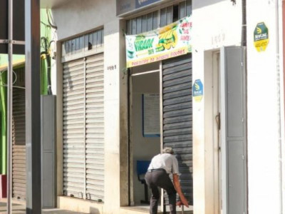 Bandidos arrombam cofre e fogem com dinheiro de lotérica