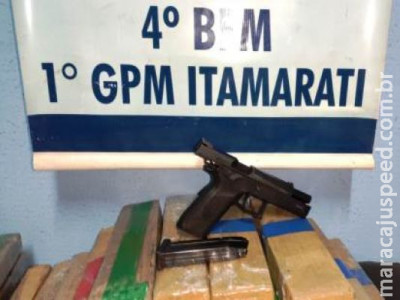 Mulher é presa em ônibus com 25 quilos de maconha e pistola