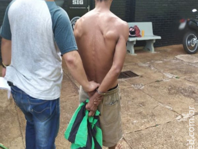 Polícia recupera carro furtado e prende autor do crime