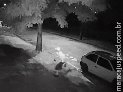 Bandidos arrombam portão e furtam casa no Bairro Monte Castelo