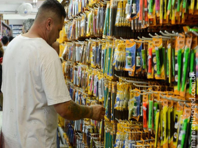 Intenção de consumo das famílias sobe em fevereiro, diz CNC