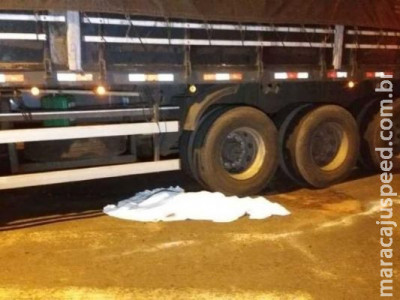 Menino de 6 anos morre atropelado por carreta em avenida