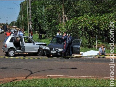 Acidente em cruzamento mata uma pessoa e deixa dois feridos 