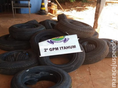 Polícia Militar apreende carga de pneus em Itahum