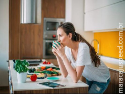Cinco dicas para diminuir o desejo de comer toda hora