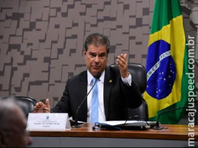 Senadores propõem em PEC adiar eleição para o mês de dezembro