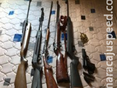 Jovem é preso com armamento dentro de residência
