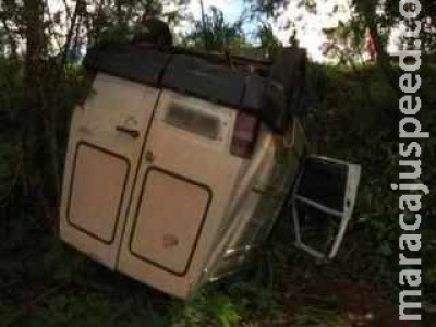 Bêbado, motorista bate em carro que capota sobre ponte na BR-060