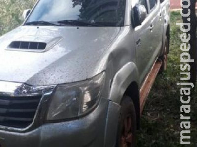 Motorista é ‘fechado’ por bandidos e tem Hilux roubada em rodovia