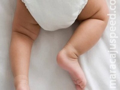Mãe é levada para a delegacia após espancar bebê de 11 meses