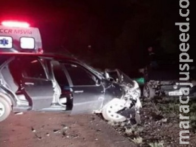 Quatro pessoas ficam feridas em acidente entre carros na BR-163