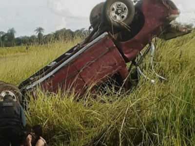 Idoso perde controle, capota camionete e morre em rodovia