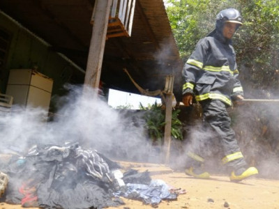Incêndio em casa termina com quarto destruído no Itamaracá