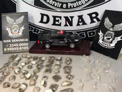 Jovem é preso com “kit” maconha e pasta-base na Vila Popular