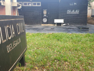 Assaltante armado rouba vítima em frente à sua casa em Dourados