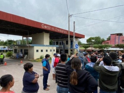 Bolivianos protestam pedindo liberação da fronteira com Corumbá