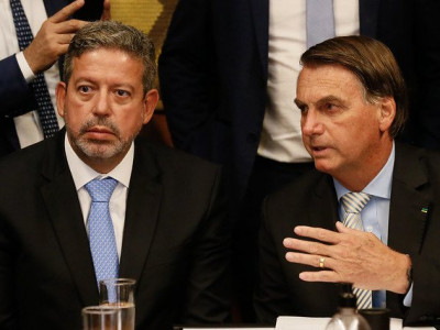 Bolsonaro recebe sugestão para deixar Orçamento com Lira