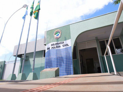 Com facão, dupla assalta farmácia em Sidrolândia