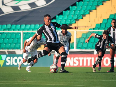 Figueirense e Joinville empatam no estádio Orlando Scarpelli