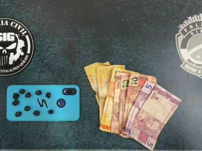 Jovem que comercializava cocaína é preso em "boca de fumo" 