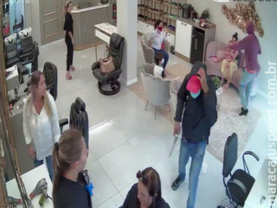 Ladrões invadem e assaltam mulheres em salão de beleza
