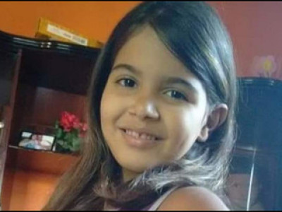  Mãe que enterrou filha viva vai a júri popular 