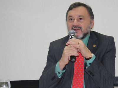 Ministro do TST morre por complicações da covid-19