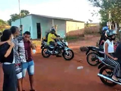  Motociclita é recebido por colegas após 16 dias desacordado 