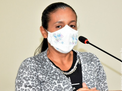  Neia solicita limpeza em terrenos baldios na Rua Santa Rosa 