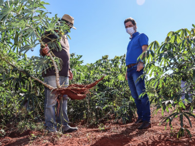 Prefeito conhece produtores rurais do Assentamento Valinhos
