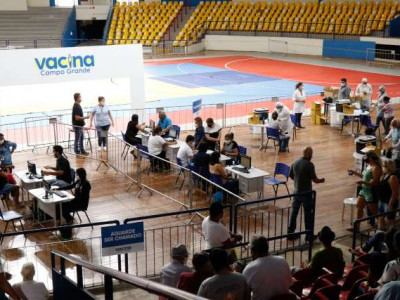  Professores começam a ser vacinados nesta sexta na capital 
