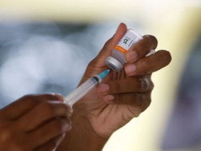  Rio começa a vacinar hoje crianças e gestantes contra gripe 