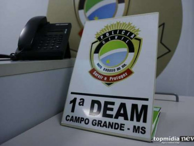 Após discussão, mulher é agredida com capacete no Antônio Vendas