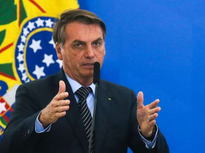  Bolsonaro promete isenção de motos em pedágios do Brasil 