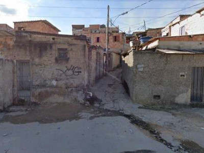 Mãe aceita estupro da filha de 12 anos por medo de traficante