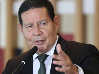 Mourão afirma que Pazuello entende ter “cometido um erro” ao participar de ato com Bolsonaro